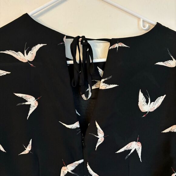 Dynamite Women’s Swallow Bird long tie sleeve scoop neck dress size medium EUC! - Picture 5 of 12